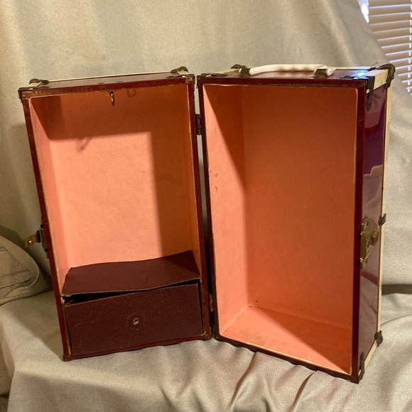 Vintage Red Metal Doll Trunk With Handmade Doll Clothes - Picture 7 of 16